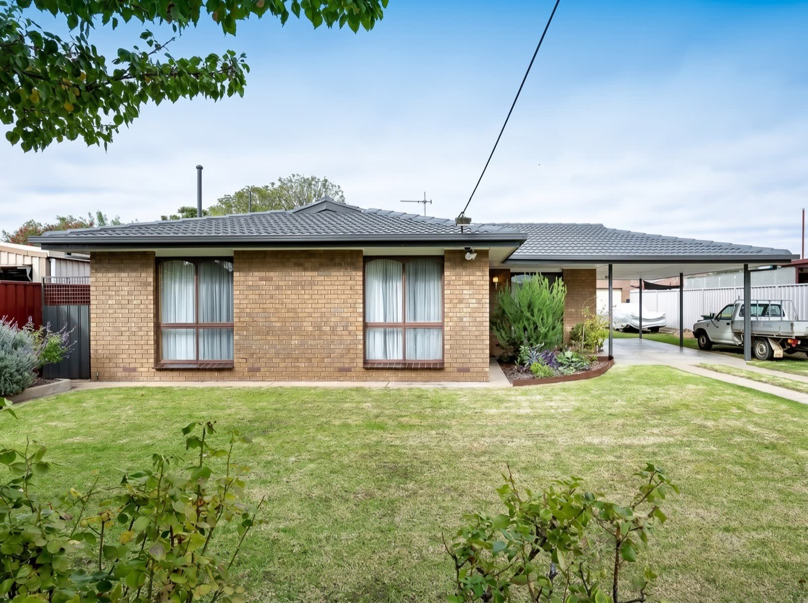 44 Glenlyon Avenue, Shepparton, brick family home