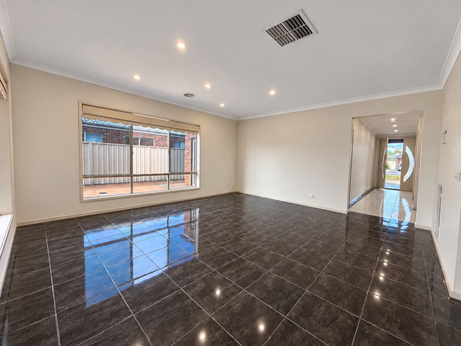 10 Yellowgum Drive, Kialla, photo 13 of 15