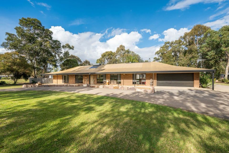 105 Laws Drive, Kialla, photo 1 of 10