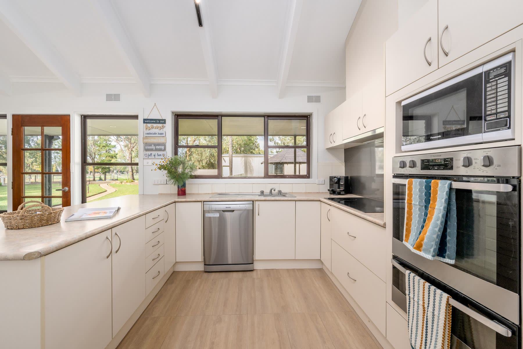 105 Laws Drive, Kialla, photo 7 of 10