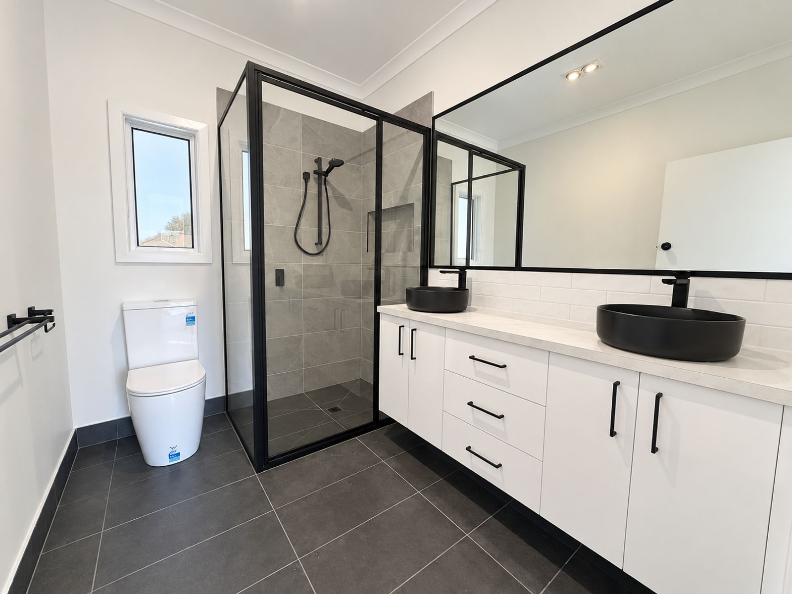 176 Hayes Street, Shepparton, photo 9 of 15