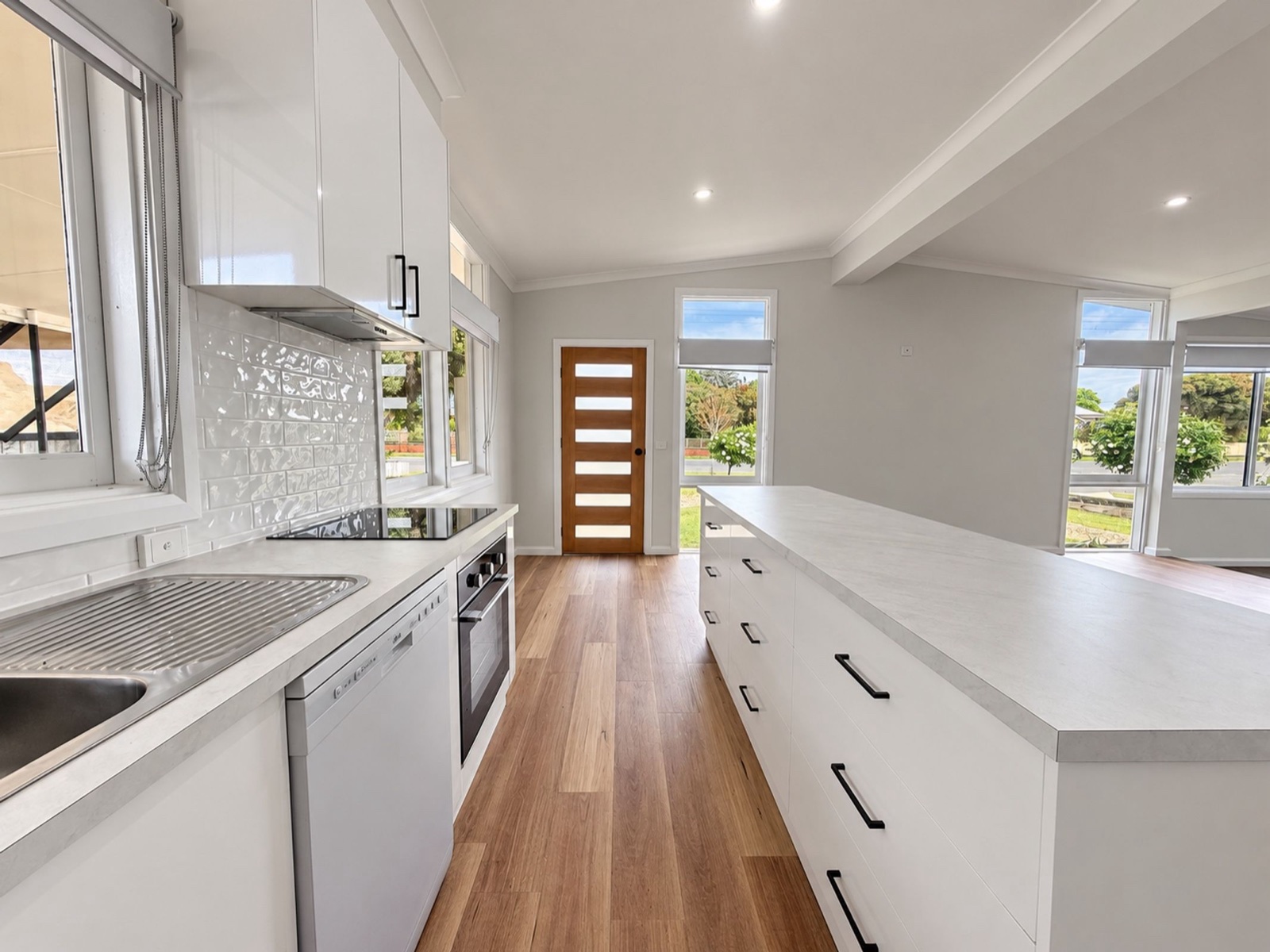 28 Elizabeth Street, Mooroopna, photo 4 of 15
