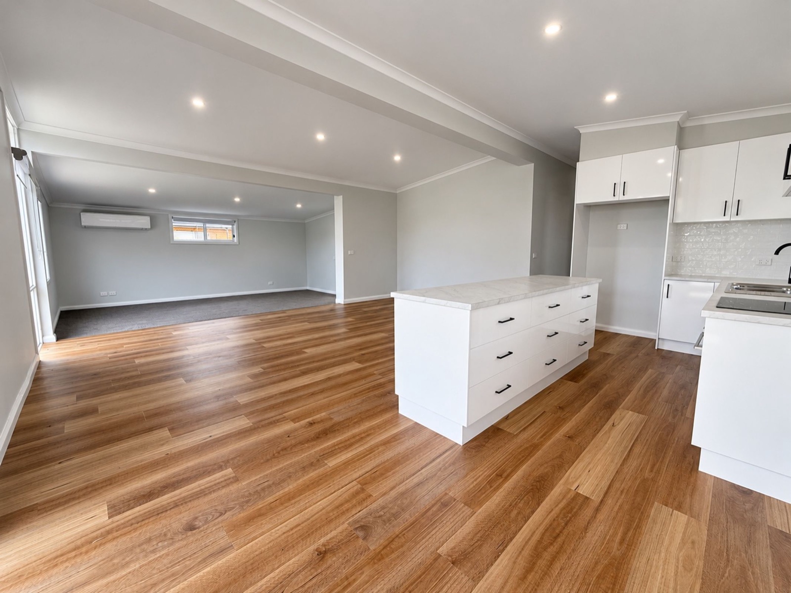 28 Elizabeth Street, Mooroopna, photo 5 of 15