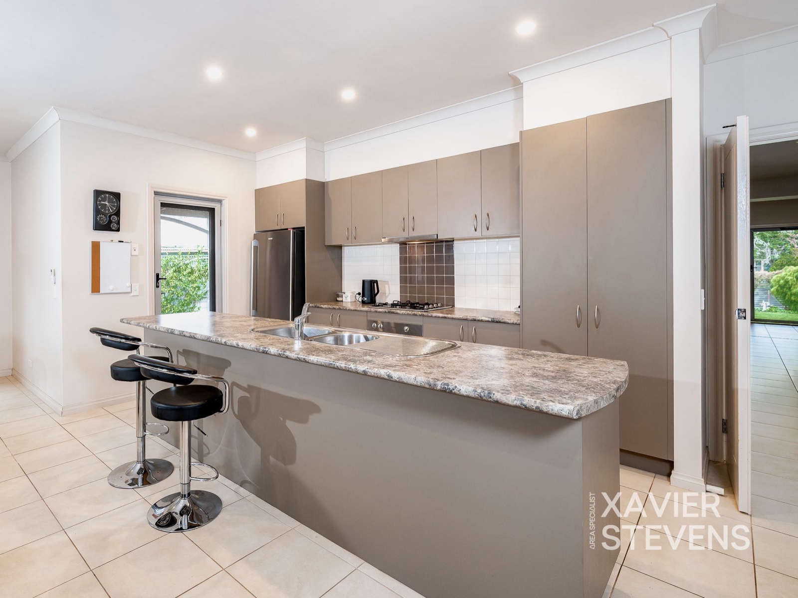 28 Mackellar Crescent, Mooroopna, photo 10 of 15