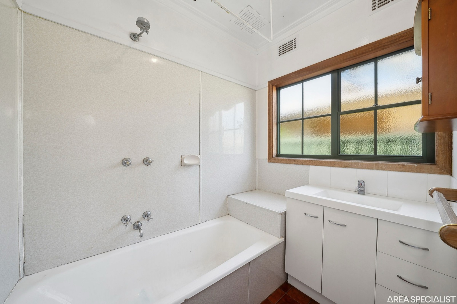 32 Halpin Crescent, Shepparton, photo 6 of 15