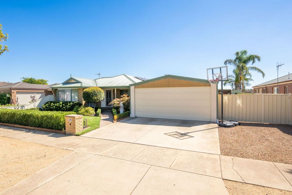 50 Pell Crescent, Mooroopna, photo 1 of 10