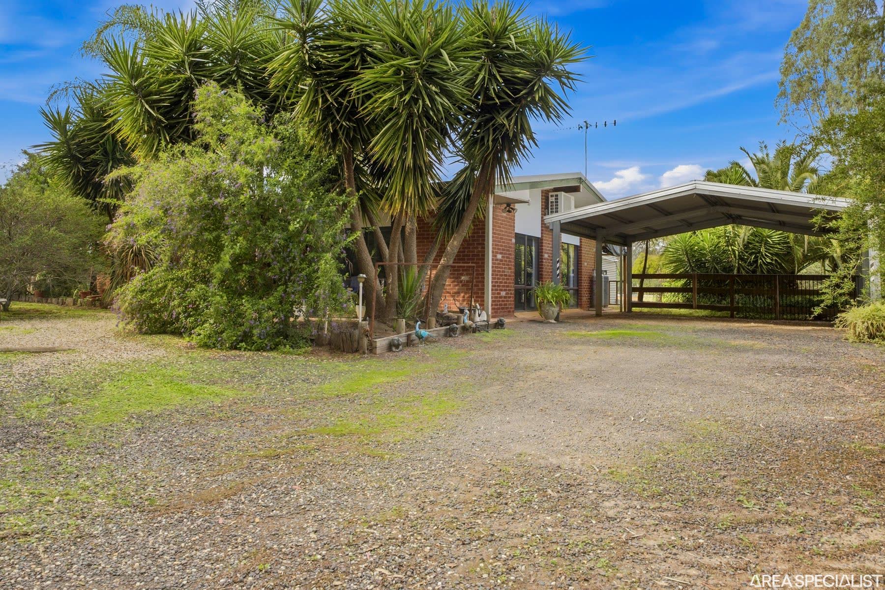 55 Hutchinson Road, Murchison East, photo 3 of 10