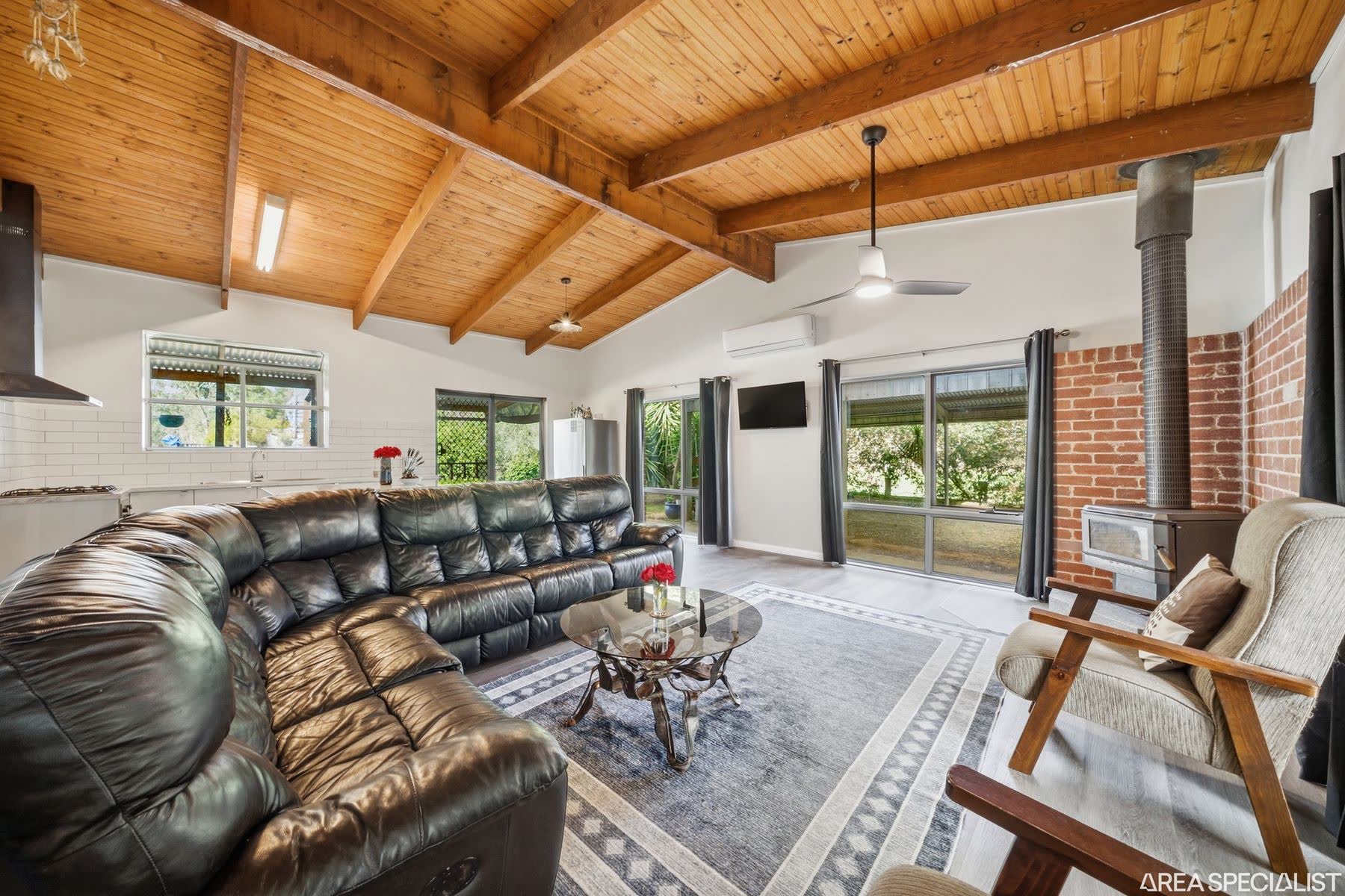 55 Hutchinson Road, Murchison East, photo 4 of 10